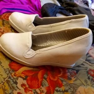 White Arizona wedges size 6